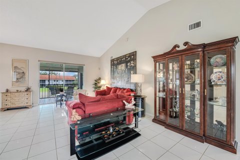 Condo in Boynton Beach, Florida, 2 bedrooms № 2246159 - photo 9