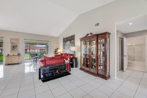 Condo in Boynton Beach, Florida, 2 bedrooms № 2246159 - photo 8