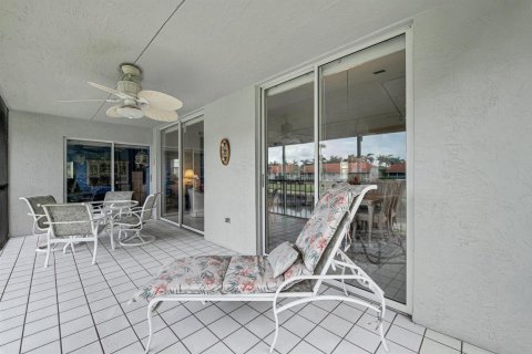 Condo in Boynton Beach, Florida, 2 bedrooms № 2246159 - photo 17