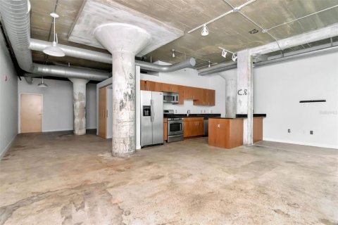 Condo in Tampa, Florida, 1 bedroom  № 1918412 - photo 6