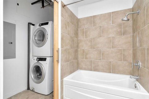 Condo in Tampa, Florida, 1 bedroom  № 1918412 - photo 18