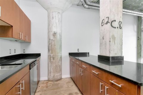 Condo in Tampa, Florida, 1 bedroom  № 1918412 - photo 11