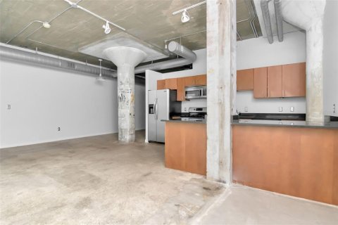 Condo in Tampa, Florida, 1 bedroom  № 1918412 - photo 16