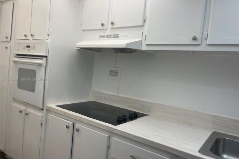 Снять в аренду кондоминиум в Майами-Бич, Флорида 50.45м2, № 1983901 - фото 10
