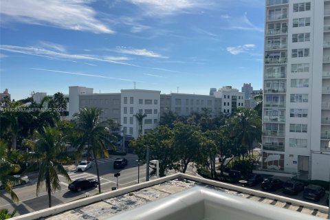 Снять в аренду кондоминиум в Майами-Бич, Флорида 50.45м2, № 1983901 - фото 16