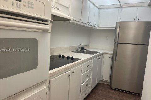 Снять в аренду кондоминиум в Майами-Бич, Флорида 50.45м2, № 1983901 - фото 8