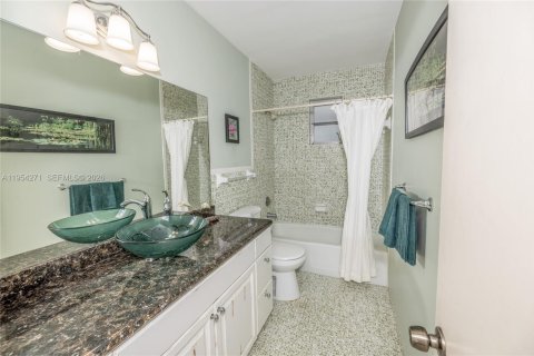 Купить виллу или дом в Катлер-Бей, Флорида 4 спальни, 212.75м2, № 2008987 - фото 24