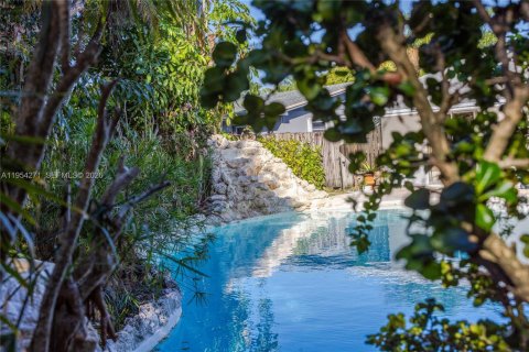 Купить виллу или дом в Катлер-Бей, Флорида 4 спальни, 212.75м2, № 2008987 - фото 17