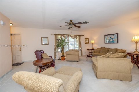 Купить виллу или дом в Катлер-Бей, Флорида 4 спальни, 212.75м2, № 2008987 - фото 8