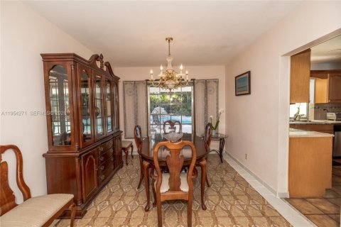 Купить виллу или дом в Катлер-Бей, Флорида 4 спальни, 212.75м2, № 2008987 - фото 11