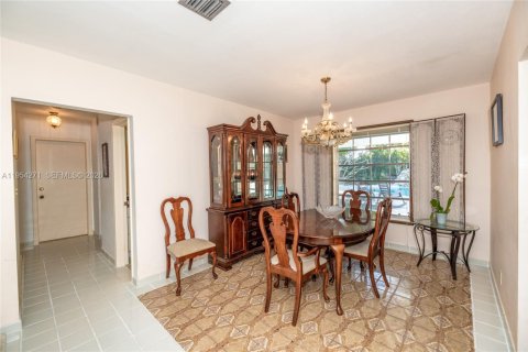 Купить виллу или дом в Катлер-Бей, Флорида 4 спальни, 212.75м2, № 2008987 - фото 10