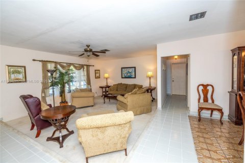 Купить виллу или дом в Катлер-Бей, Флорида 4 спальни, 212.75м2, № 2008987 - фото 9