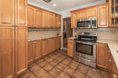 Купить виллу или дом в Катлер-Бей, Флорида 4 спальни, 212.75м2, № 2008987 - фото 14