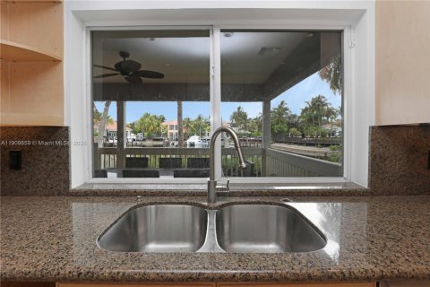 Villa ou maison à vendre à Hollywood, Floride: 5 chambres, 328.6 m2 № 1966359 - photo 13