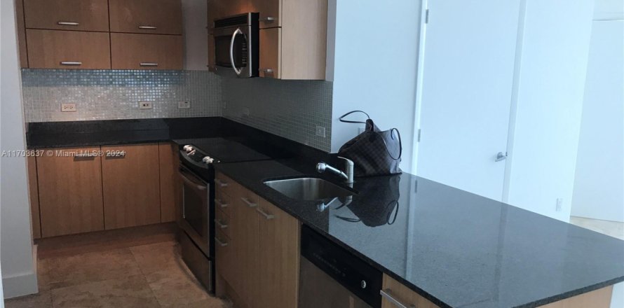 Condo in Miami, Florida, 3 bedrooms № 1456690