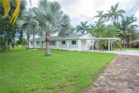 Casa en alquiler en Homestead, Florida, 4 dormitorios, 193.05 m2 № 1927513 - foto 1