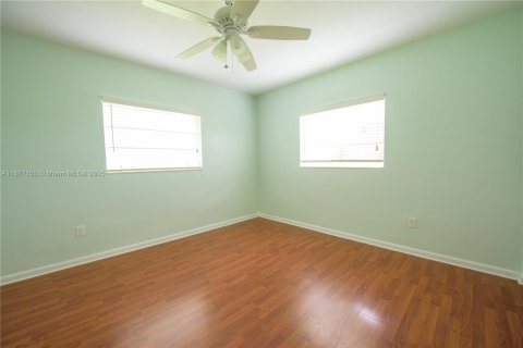 Casa en alquiler en Homestead, Florida, 4 dormitorios, 193.05 m2 № 1927513 - foto 10