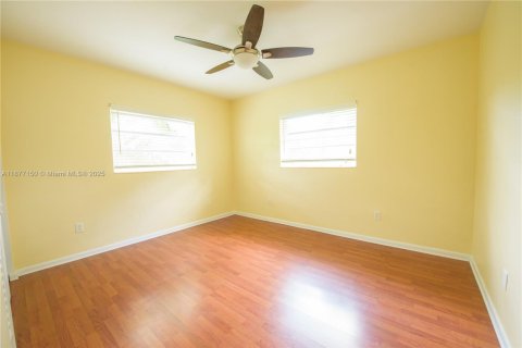 Casa en alquiler en Homestead, Florida, 4 dormitorios, 193.05 m2 № 1927513 - foto 9