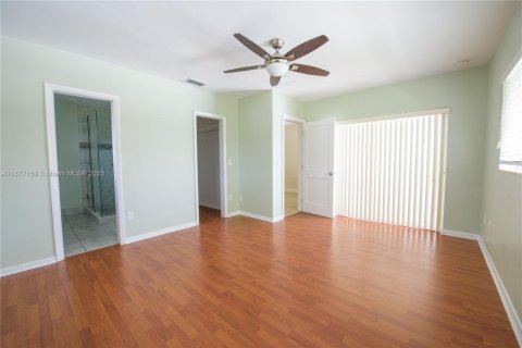 Casa en alquiler en Homestead, Florida, 4 dormitorios, 193.05 m2 № 1927513 - foto 13