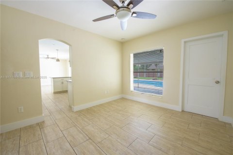 Casa en alquiler en Homestead, Florida, 4 dormitorios, 193.05 m2 № 1927513 - foto 12
