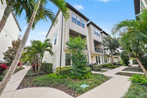 Touwnhouse à vendre à Tampa, Floride: 3 chambres, 193.33 m2 № 2093864 - photo 2