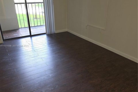 Снять в аренду кондоминиум в Майами, Флорида 2 спальни, 89.65м2, № 1989751 - фото 9