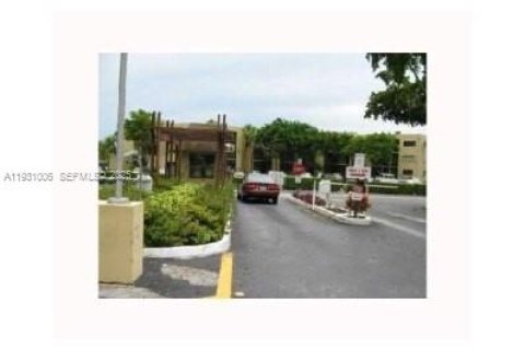 Снять в аренду кондоминиум в Майами, Флорида 2 спальни, 89.65м2, № 1989751 - фото 19