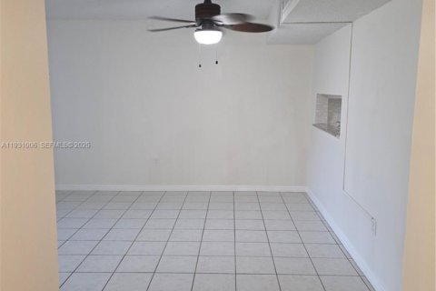 Снять в аренду кондоминиум в Майами, Флорида 2 спальни, 89.65м2, № 1989751 - фото 8