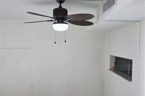 Снять в аренду кондоминиум в Майами, Флорида 2 спальни, 89.65м2, № 1989751 - фото 6