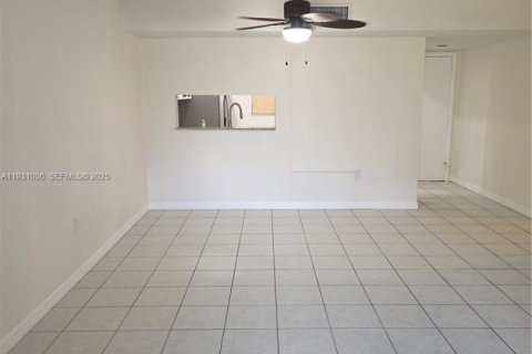 Снять в аренду кондоминиум в Майами, Флорида 2 спальни, 89.65м2, № 1989751 - фото 5