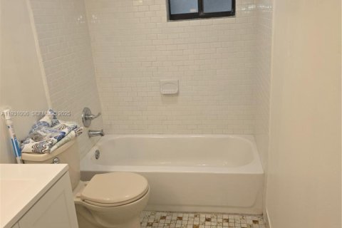 Снять в аренду кондоминиум в Майами, Флорида 2 спальни, 89.65м2, № 1989751 - фото 14