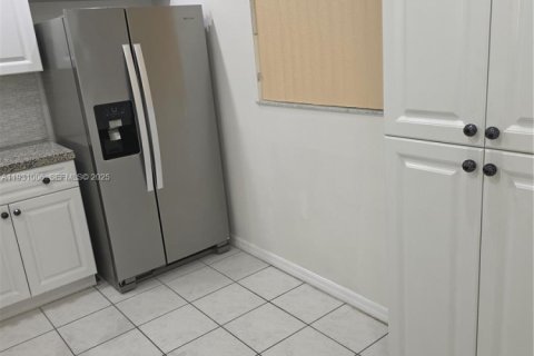 Снять в аренду кондоминиум в Майами, Флорида 2 спальни, 89.65м2, № 1989751 - фото 2