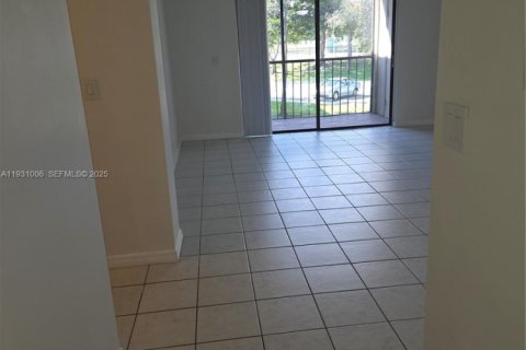 Снять в аренду кондоминиум в Майами, Флорида 2 спальни, 89.65м2, № 1989751 - фото 4