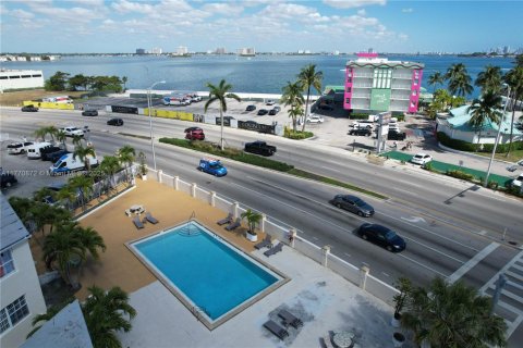 Condo in North Bay Village, Florida, 1 bedroom  № 1867795 - photo 7