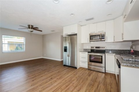 Villa ou maison à louer à Tampa, Floride: 4 chambres, 130.99 m2 № 1802399 - photo 6