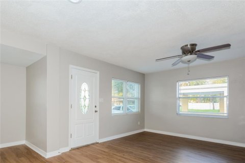 Villa ou maison à louer à Tampa, Floride: 4 chambres, 130.99 m2 № 1802399 - photo 3
