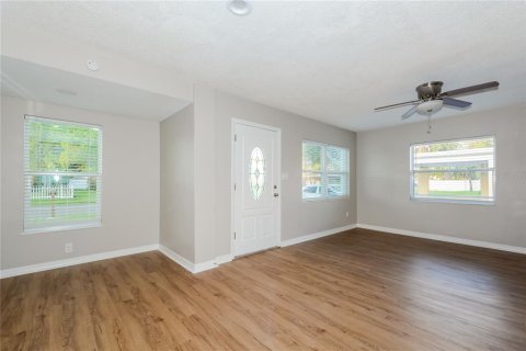 Villa ou maison à louer à Tampa, Floride: 4 chambres, 130.99 m2 № 1802399 - photo 2