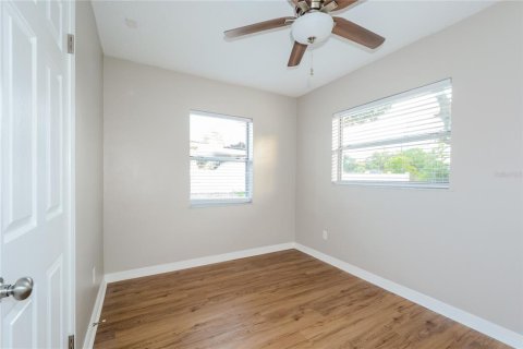 Villa ou maison à louer à Tampa, Floride: 4 chambres, 130.99 m2 № 1802399 - photo 11