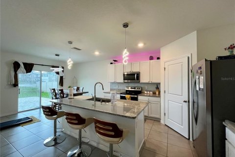Villa ou maison à louer à Odessa, Floride: 5 chambres, 242.01 m2 № 2413678 - photo 6