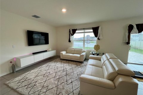 Villa ou maison à louer à Odessa, Floride: 5 chambres, 242.01 m2 № 2413678 - photo 9