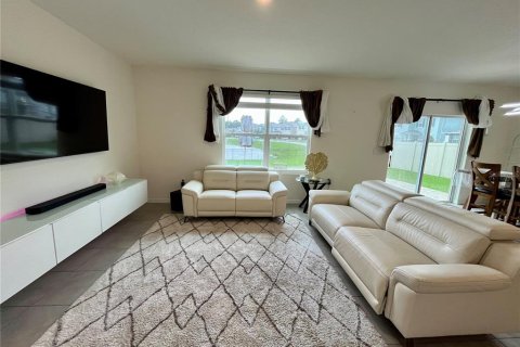 Villa ou maison à louer à Odessa, Floride: 5 chambres, 242.01 m2 № 2413678 - photo 8
