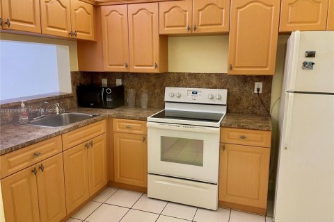 Apartment in Miami, Florida 2 bedrooms, 109.25 sq.m. № 1994826 - photo 2