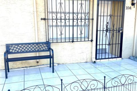 Apartment in Miami, Florida 2 bedrooms, 109.25 sq.m. № 1994826 - photo 1