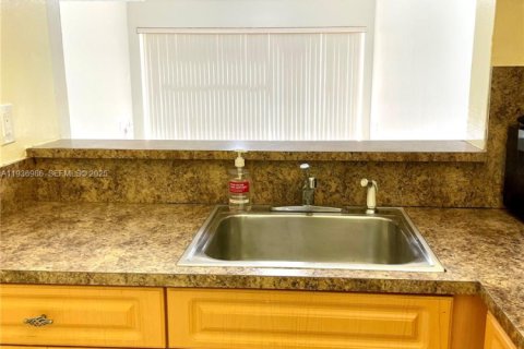 Apartment in Miami, Florida 2 bedrooms, 109.25 sq.m. № 1994826 - photo 5