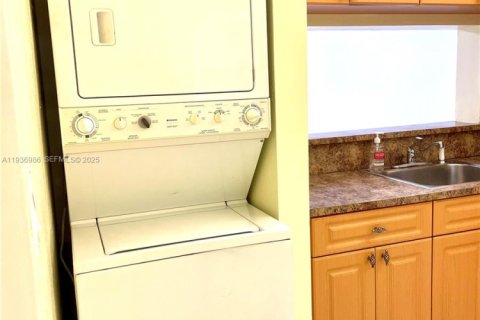 Apartment in Miami, Florida 2 bedrooms, 109.25 sq.m. № 1994826 - photo 4