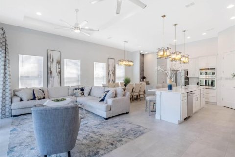 House in Kissimmee, Florida 6 bedrooms, 347.92 sq.m. № 2396985 - photo 12