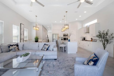 House in Kissimmee, Florida 6 bedrooms, 347.92 sq.m. № 2396985 - photo 7