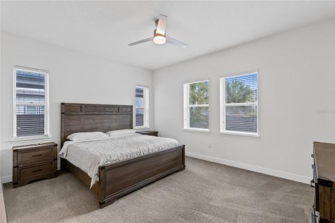 House in Orlando, Florida 3 bedrooms, 184.04 sq.m. № 2402781 - photo 12