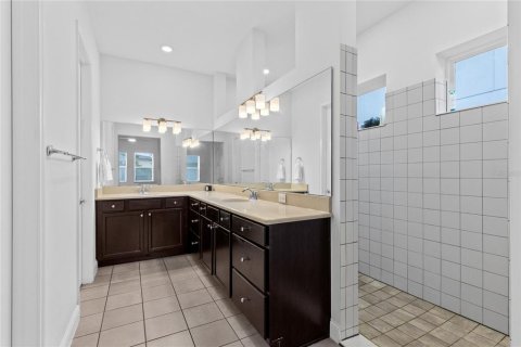 House in Orlando, Florida 3 bedrooms, 184.04 sq.m. № 2402781 - photo 14