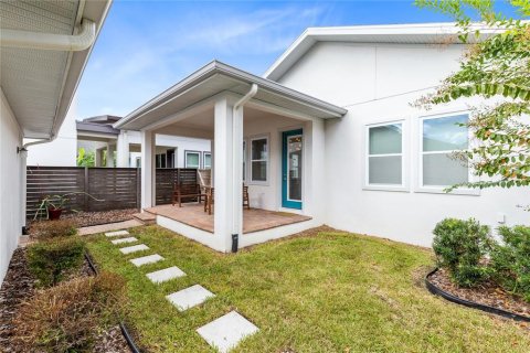 House in Orlando, Florida 3 bedrooms, 184.04 sq.m. № 2402781 - photo 20